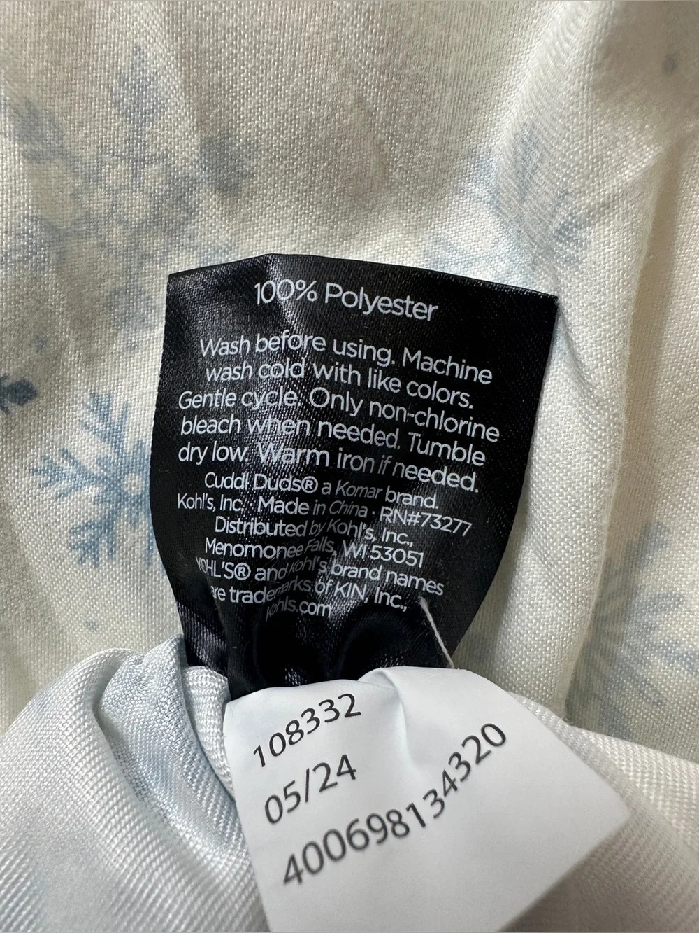 Cuddl Duds White Bedding with Light Blue Snowflake Motif